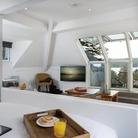 The Sanctuary With Stunning Lake Views